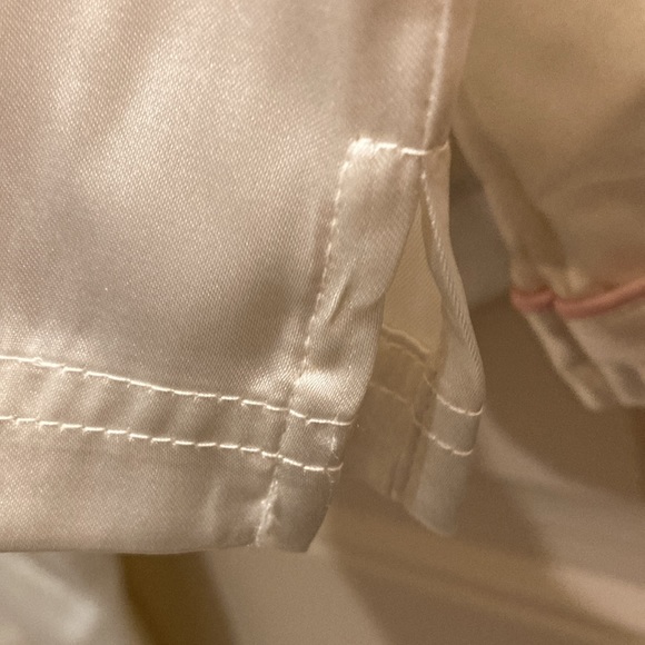 Pink K Women’s Size M 2Pc Pajama Set Satiny Ivory Pink Trim Embroidered Rose - Picture 9 of 10